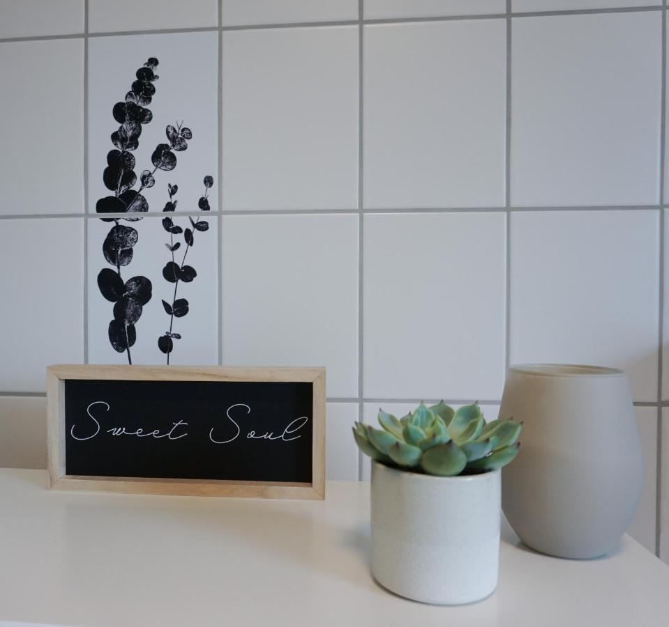 Schoene Wohnung Mit Terrasse & Blick Ins Gruene Dormettingen Esterno foto