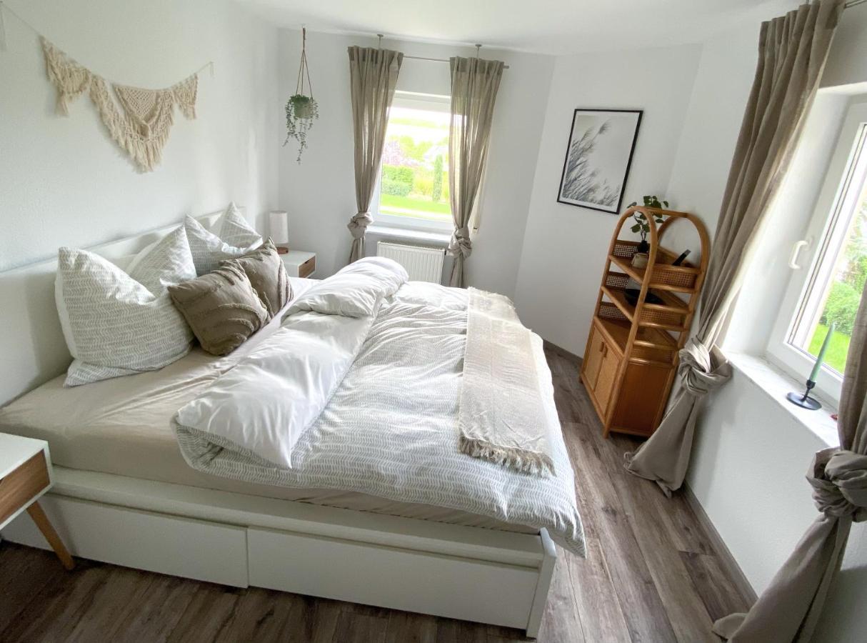 Schoene Wohnung Mit Terrasse & Blick Ins Gruene Dormettingen Esterno foto